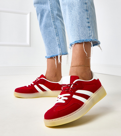 Raudoni tinklelio sportiniai bateliai su balta įsiuve Weka