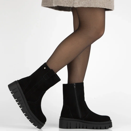 Juodi natūralios zomšos aulinukai su lengvu platforminiu padu Richa