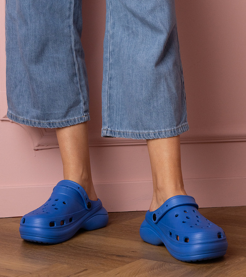 Mėlyni uždari šlepetės ant platformos Kameris