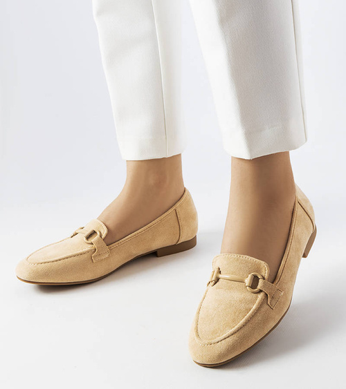 Smėlio spalvos moteriški zomšiniai mokasinai su sagtimi Hinkle