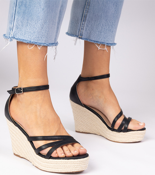 Juodi basutės espadrilės ant platformos Malasia