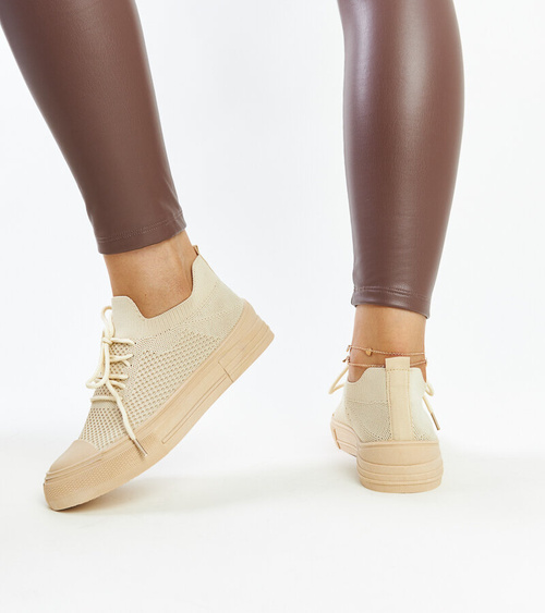 Šviesiai smėlio spalvos lengvi sportiniai kedai Senaida