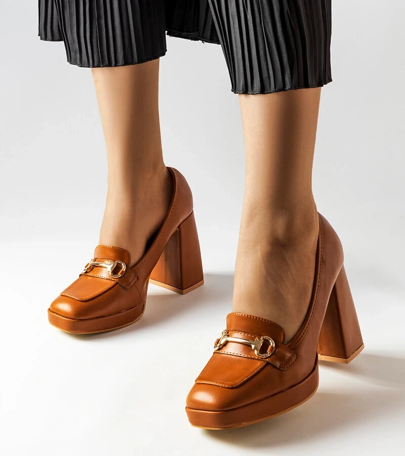 Rudi aukštakulniai bateliai ant geometrinio kulno Blaiss