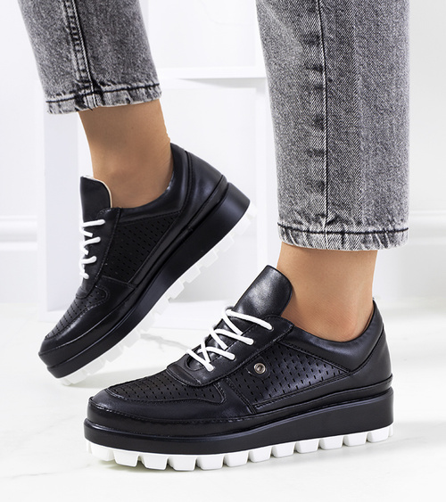 Juodi ažūriniai sportbačiai „Assels“