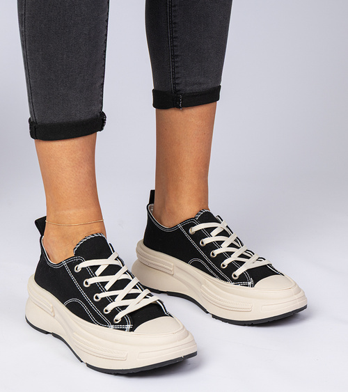 Juodos moteriškos medžiaginės sportbačiai Katerin