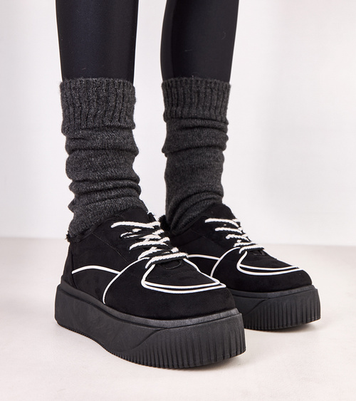 Juodi pašiltinti sportiniai bateliai ant platformos „Vargas“