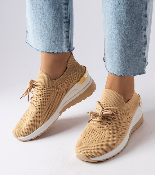 Smėlio spalvos sportbačiai ant platformos „Alberica“