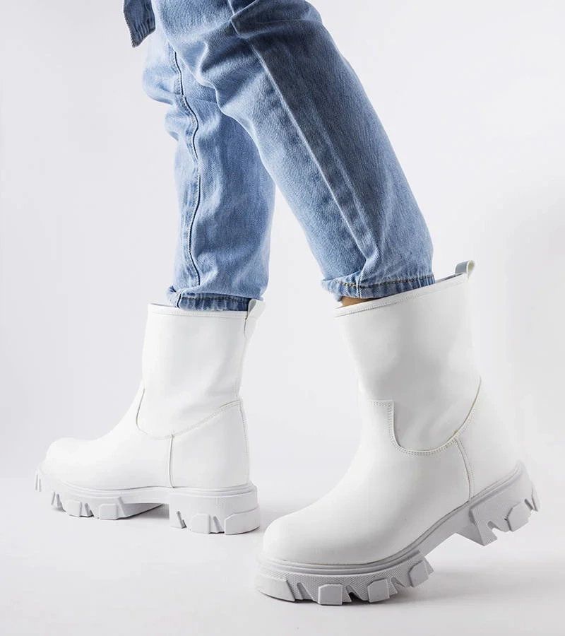 Balti įmaunami „Wuori“ auliniai batai