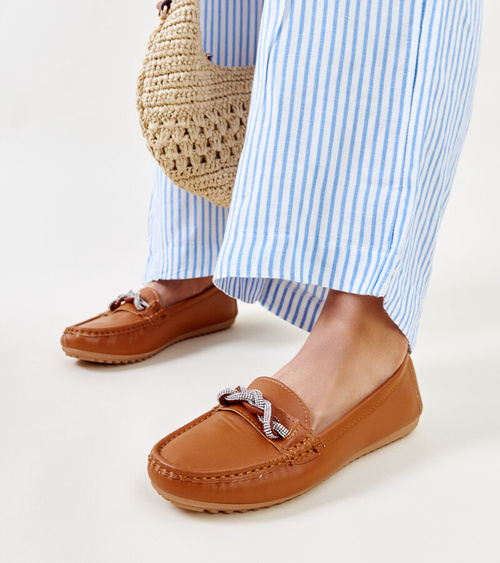 Rudi mokasinai su cirkonio puošyba Adiba