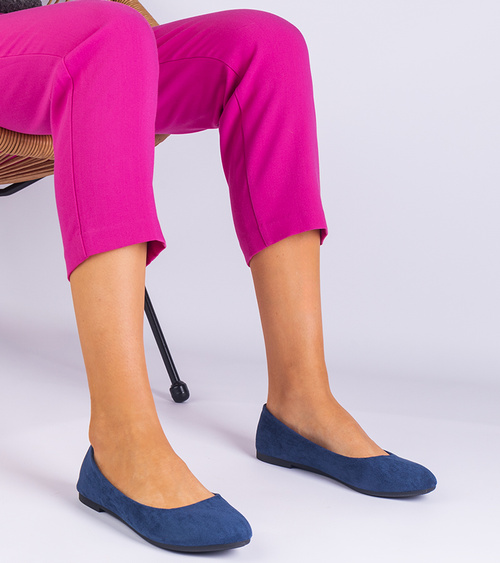 Tamsiai mėlynos zomšinės moteriškos balerinos su kaspinu Ingera