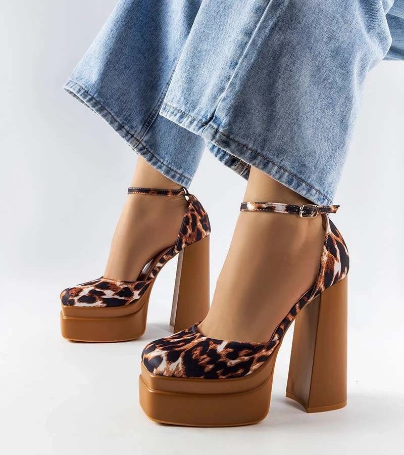 Rudos aukštakulnės basutės ant aukšto storo kulno Romines