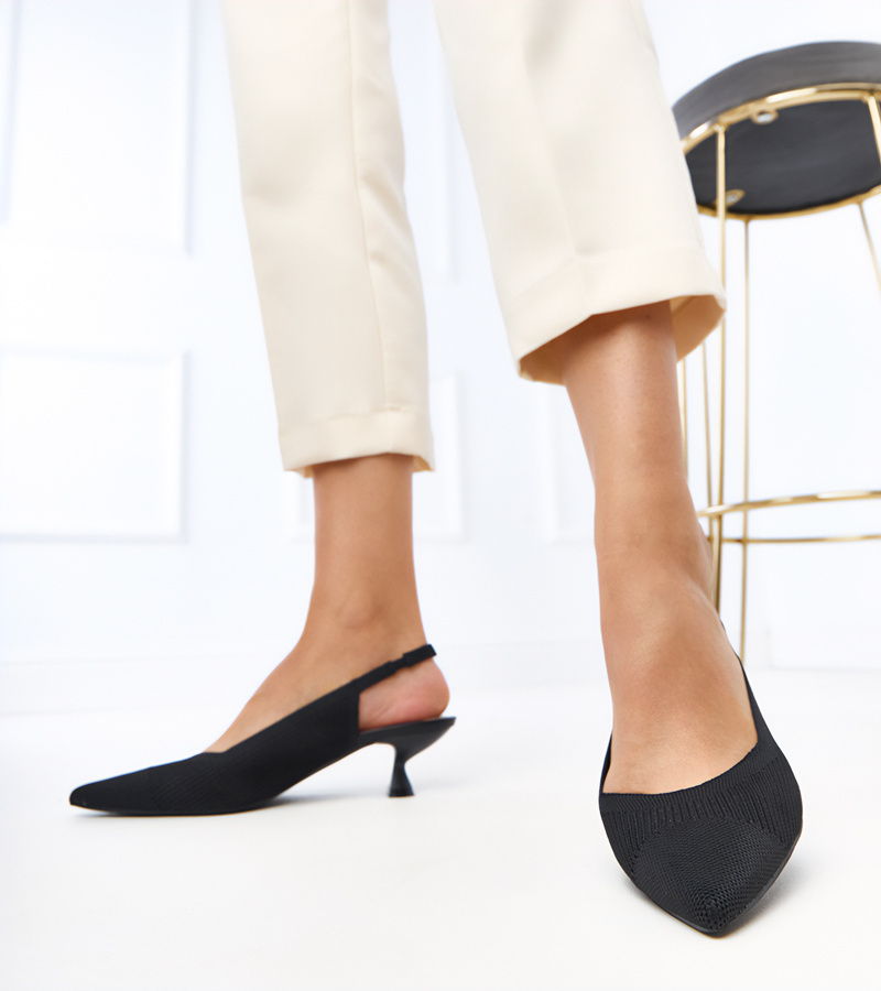 Juodi tekstiliniai žemi kulniukai „Cassie“