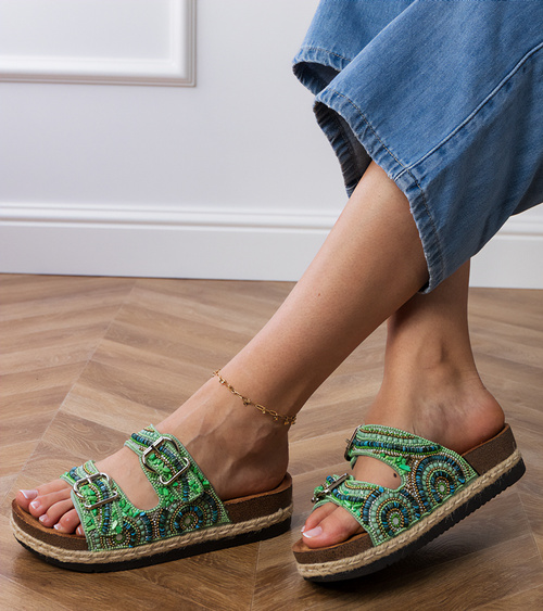 Žalios etninės šlepetės su dirželių sagtimis Zebrina