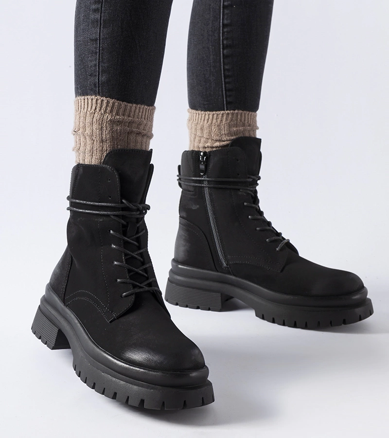 Juodi žieminiai batai su nutrintu priekiniu galiuku Vadnais