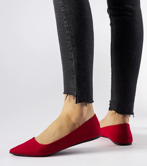 Raudoni smailianosiai balerinai Riv