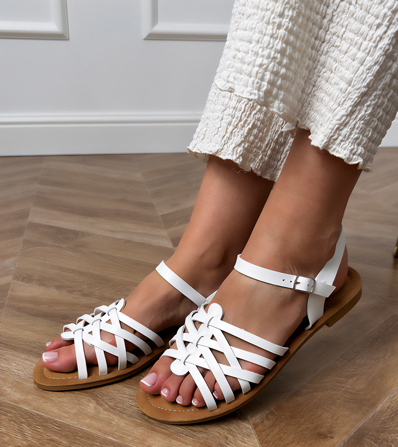 Balti pinti sandalai su lygiapadžiu padu Selvira