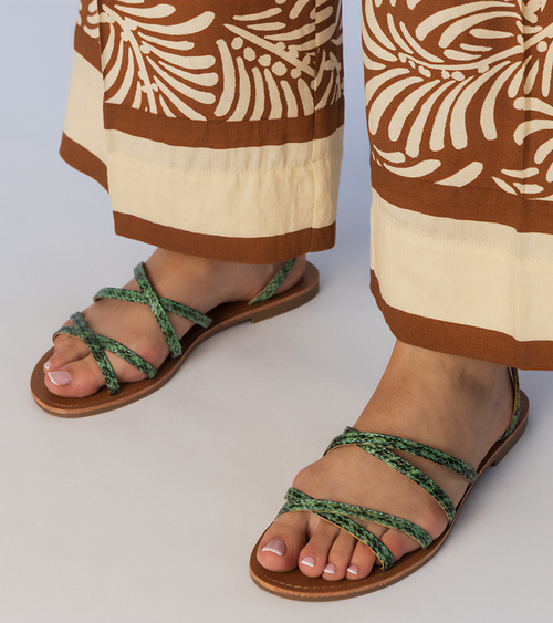 Žalios basutės su plokščiu padu Kates