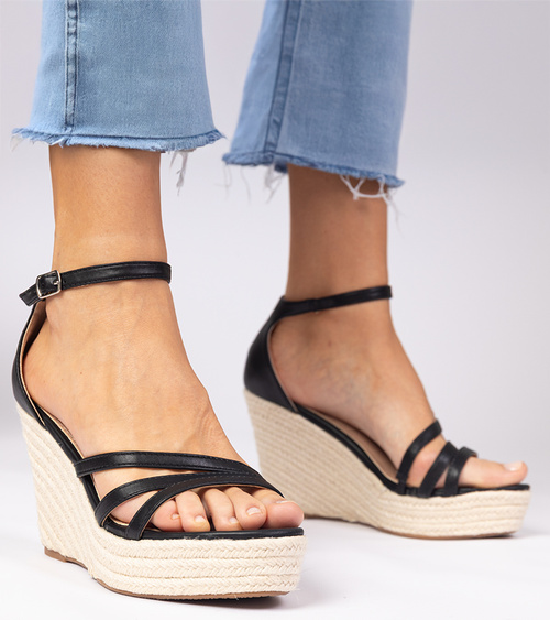 Juodi basutės espadrilės ant platformos Malasia