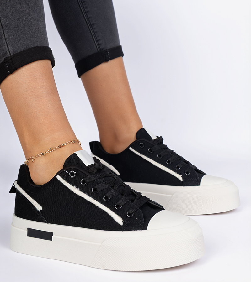 Juodi moteriški medžiaginiai sportbačiai ant platformos Verinos