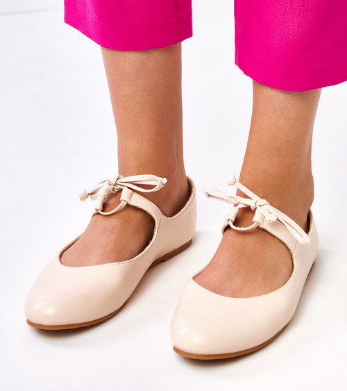 Smėlio spalvos balerinos su raišteliais ant kulkšnies Sallay