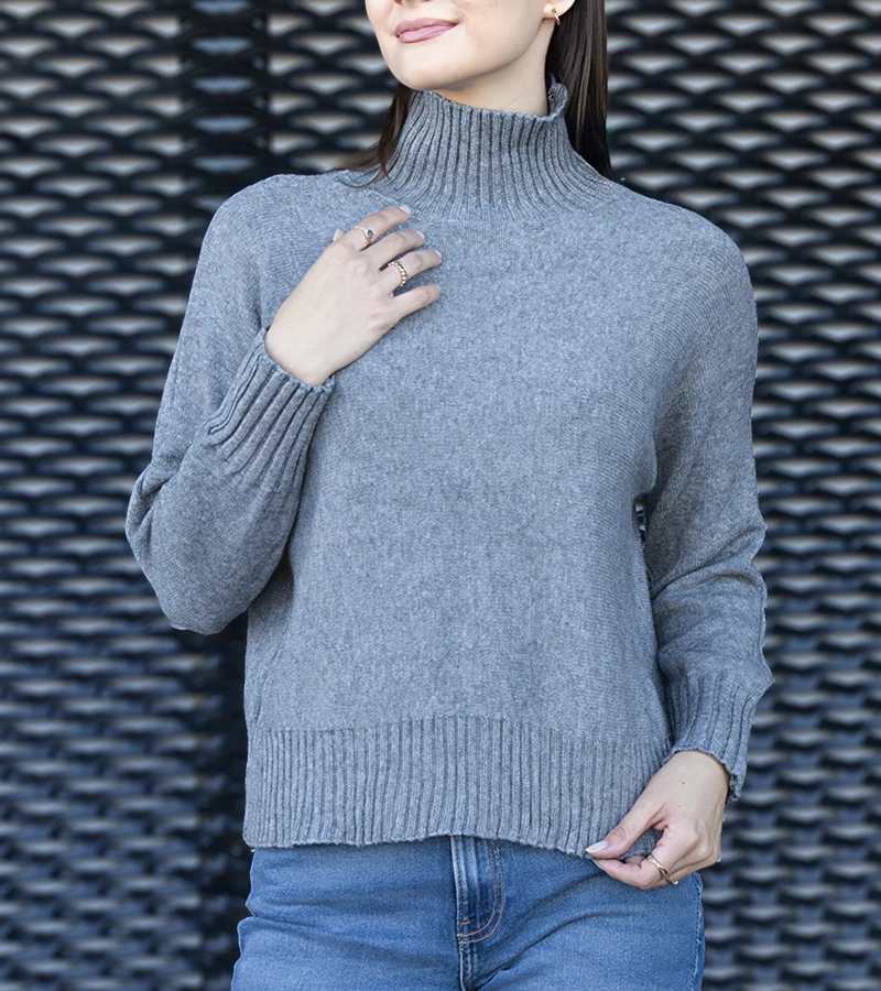 Pilkas laisvo kirpimo golfas „Lukana“