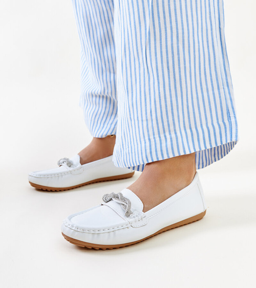 Balti mokasinai, dekoruoti cirkoniais Adiba