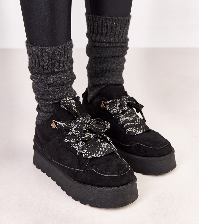 Juodi pašiltinti sportiniai batai su storais raišteliais Landry