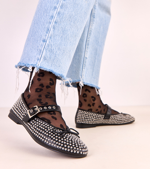 Juodi balerinai papuošti kniedėmis ir kaspinu Mylie