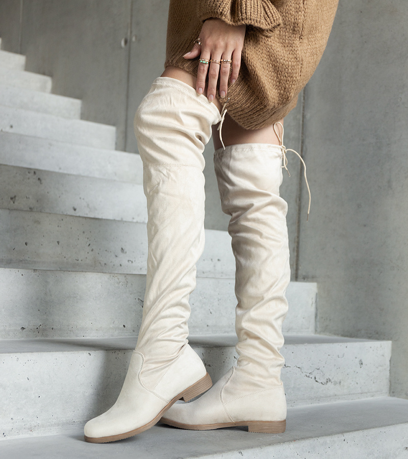 Smėlio spalvos ilgi batai su platforma iš dirbtinio zomšo Hallora