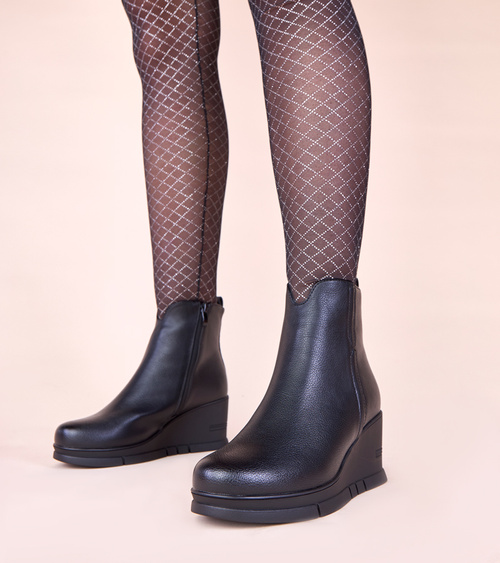 Juodi „Adala“ aulinukai su platforma