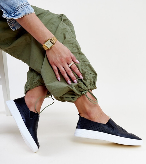 Juodi ažūriniai įspiriami sportbačiai Dafina