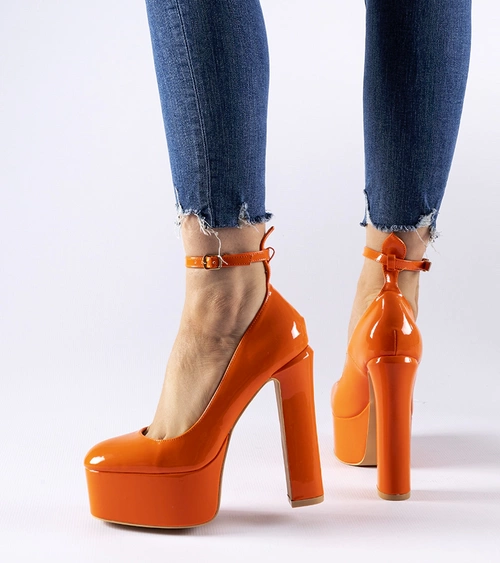 Oranžinės lakuotos „Colle“ aukštakulnės batai