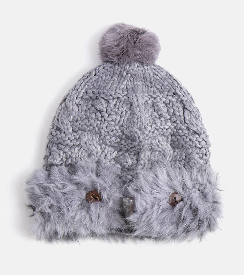 Pilka kepurė su kailiu Danna