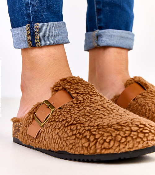 Rudi uždari kailiniai šlepetės „Milosa“