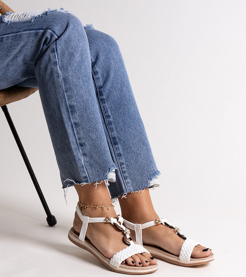 Balti pinti sandalai „Izodora“