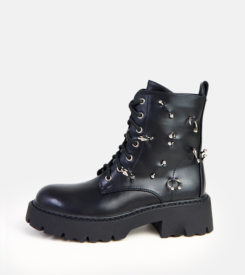 Juodi auliniai batai ant platformos su metalinėmis puošmenomis Ebony