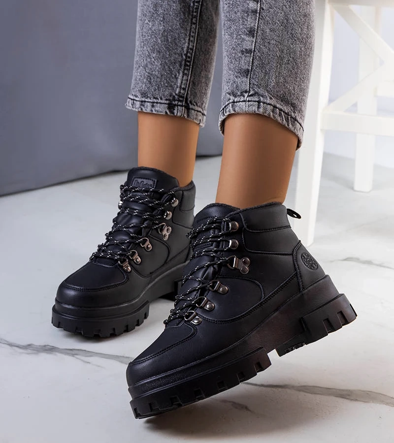 Juodi pašiltinti auliniai batai LCJ-22-31-1435L Lee Cooper