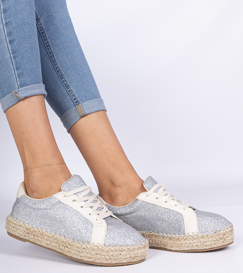 Sidabrinės moteriškos espadrilės dekoruotos blizgučiais Taredo