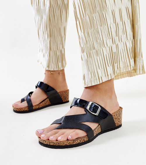 Juodi metaliniai įsispiriami batai ant platformos Donata