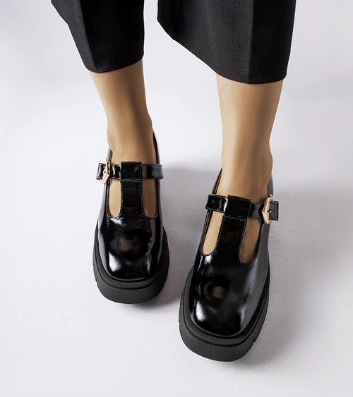 Juodi lakiniai Karino bateliai su sagtimis