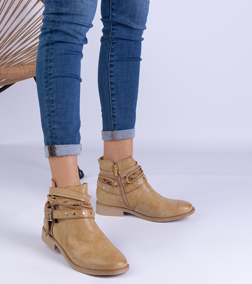 Rudi plokšti aulinukai su iškirpte ir sagtimi Savaner