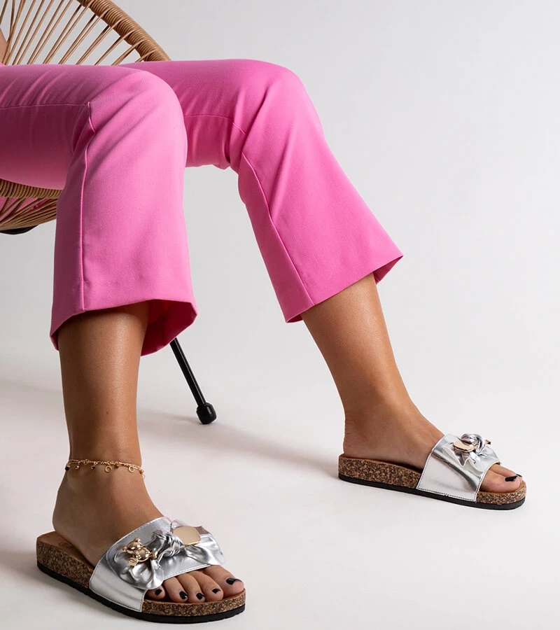 Sidabrinės šlepetės su kaspinu ir meškiuku Segan