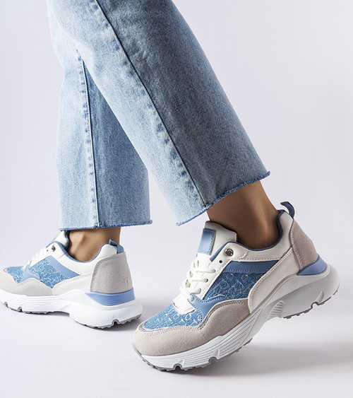 Mėlyni ir balti batai su sidabriniais papuošimais Rio