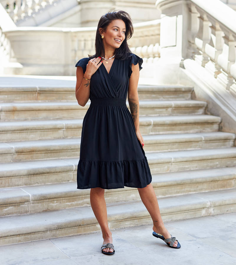 Juoda suknelė su raukiniais Estensi