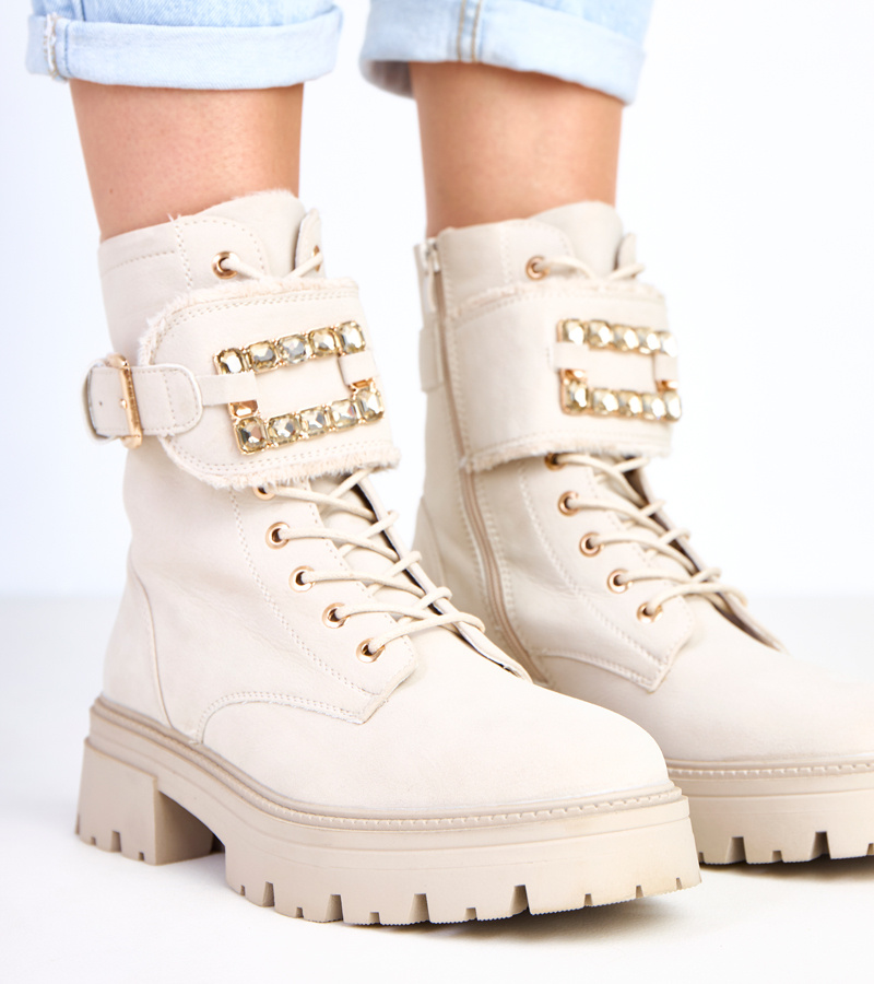 Smėlio spalvos pašiltinti aulinukai ant platformos, puošti akmenimis Dajana