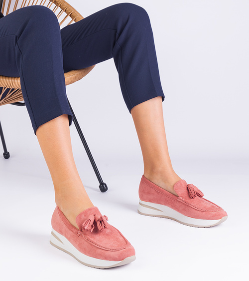 Rožiniai moteriški mokasinai ant platformos su papuošimu Selerina