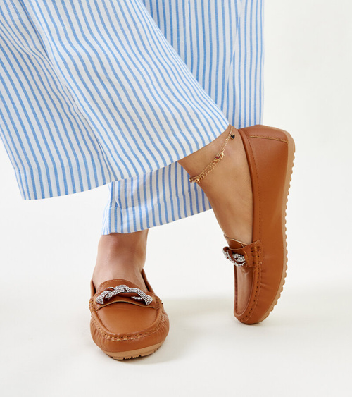 Rudi mokasinai su cirkonio puošyba Adiba