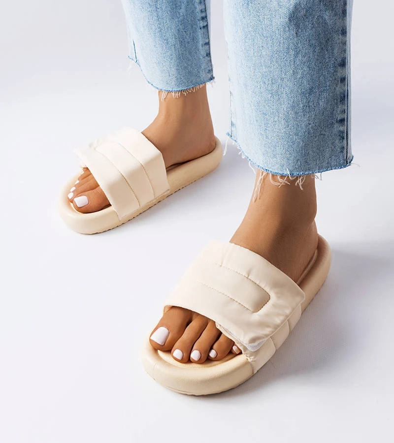 Smėlio spalvos klumpės su lipukais Aleron