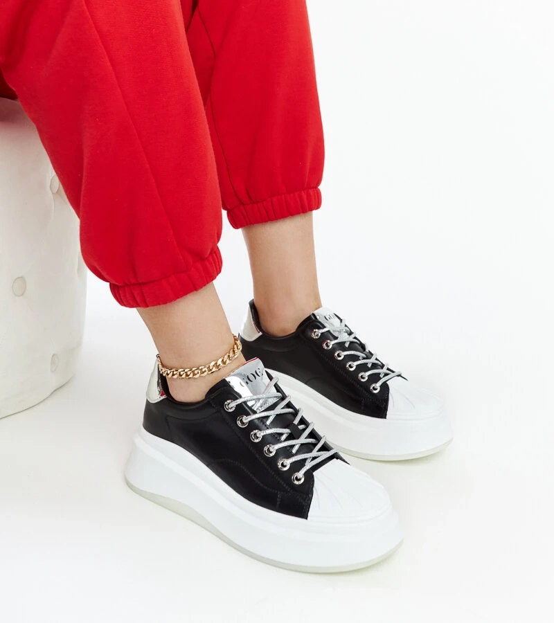 Juodi platforminiai sportbačiai GOE NN2N4034