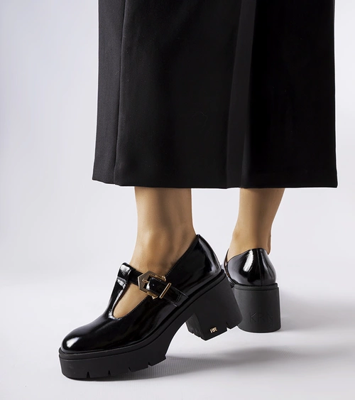 Juodi lakiniai Karino bateliai su sagtimis